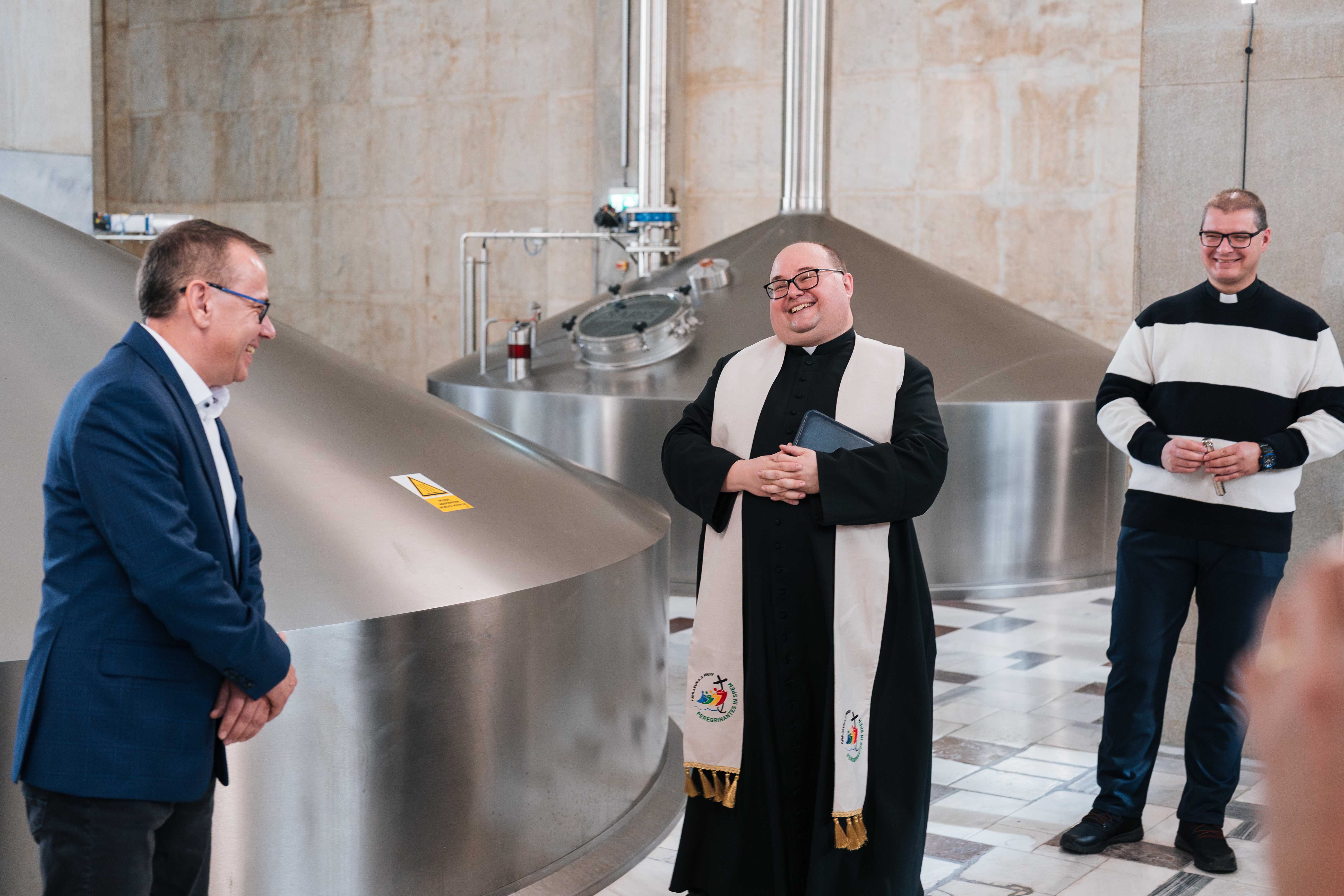 Vynovenej varni v Pivovare Šariš požehnal farár z miestnej farnosti