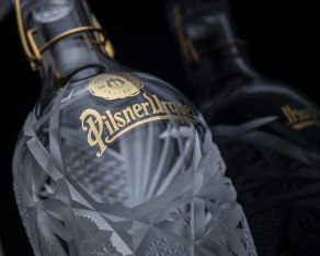 charitativne-aukcne-flase-pilsner-urquell-oslavuju-tridsat-rokov-slobody