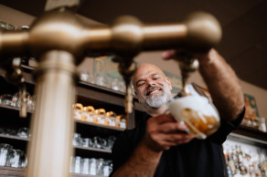 zaujem-o-capovane-pivo-s-letnou-sezonou-rastie-vyznamny-vzostup-zaznamenalo-nealko