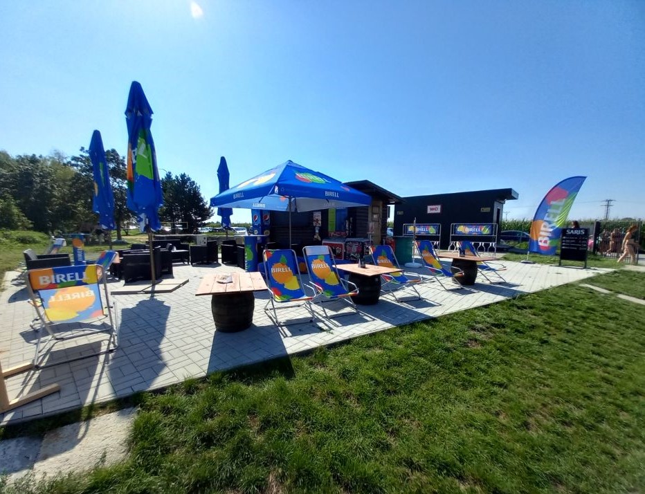 Leto čapovanému pivu prialo. Prazdroj hlási vzostup sezónnych prevádzok